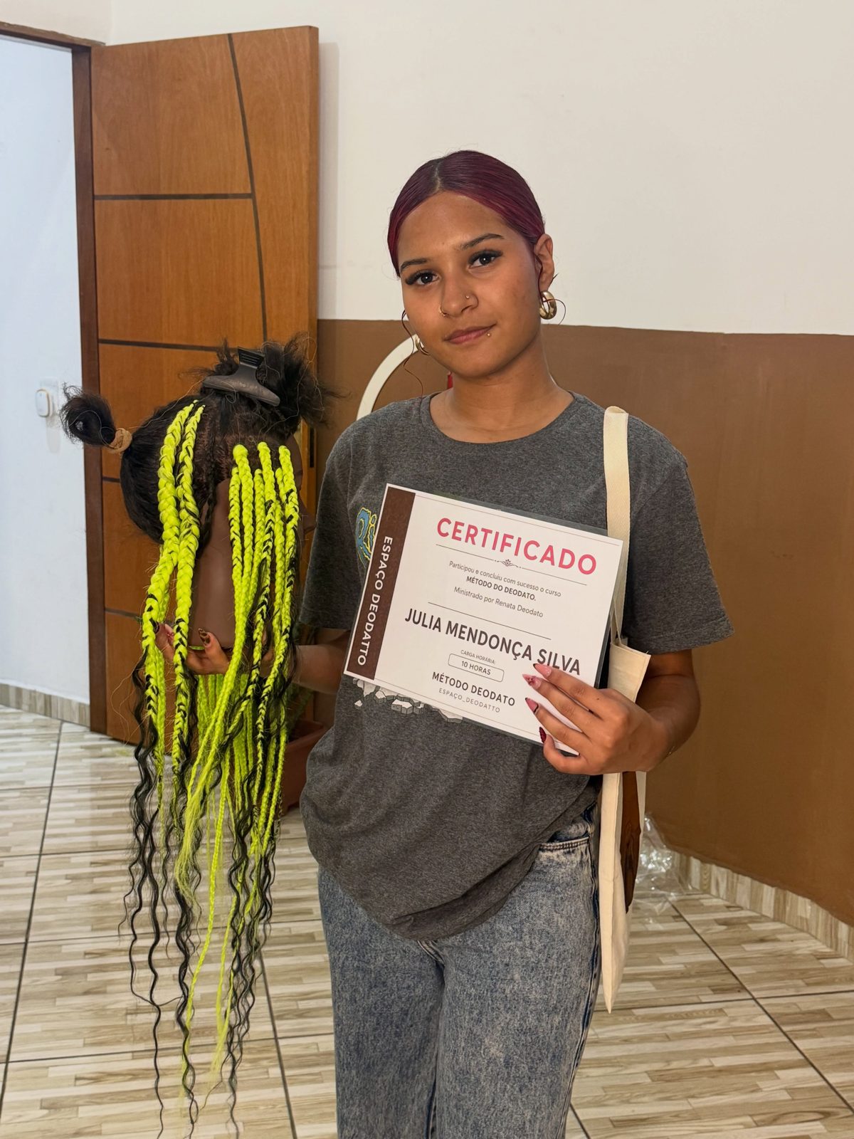 Aluna formada com o certificado do Método Deodato